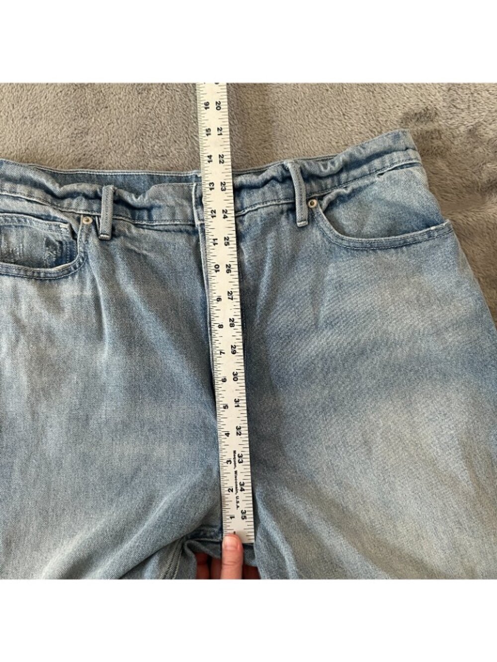 Good American Good Standard Barrel Leg Cuffed Light Wash Jeans Women's 12/31 - Picture 6 of 8